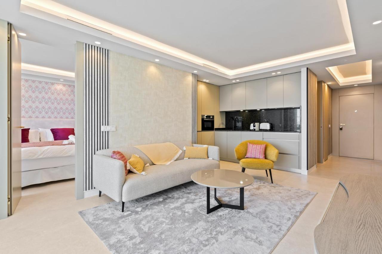 마르베야 Fully Renovated Frontline Flat 아파트 외부 사진