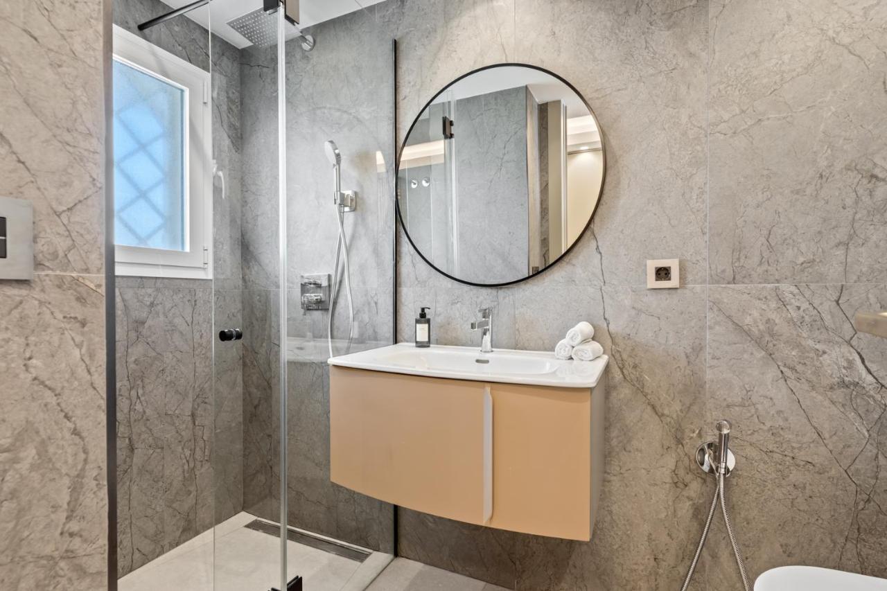 마르베야 Fully Renovated Frontline Flat 아파트 외부 사진