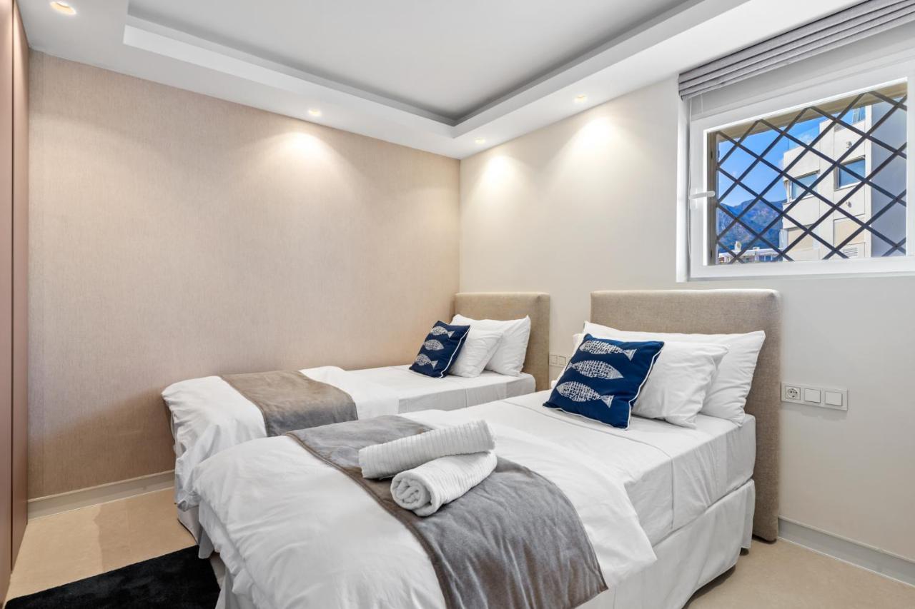 마르베야 Fully Renovated Frontline Flat 아파트 외부 사진